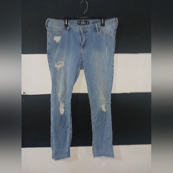 Hollister Women Mide Rise Crop Super Skinny Ripped Jeans - Picture 3 of 8